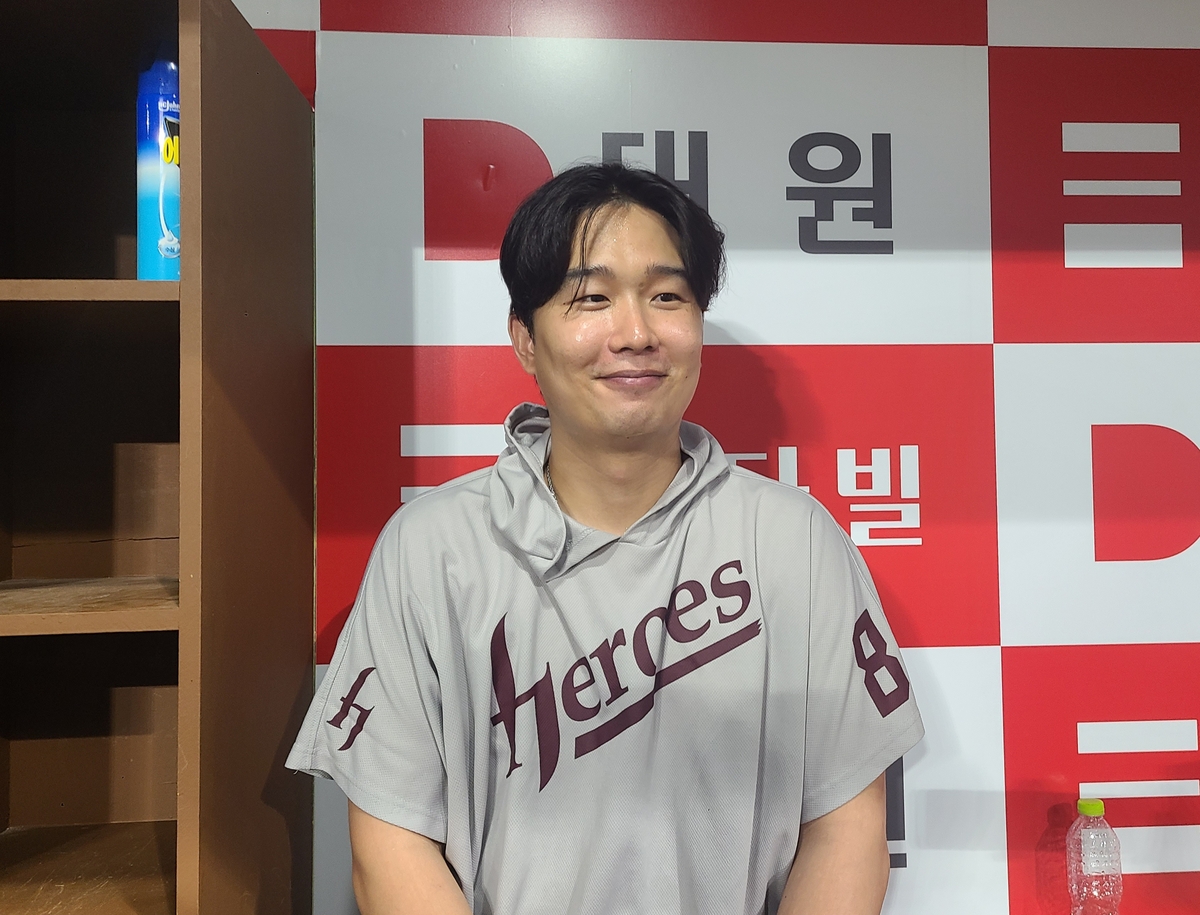 孔帕尼：格雷茨卡非常职业，我们现在会让他首发出场