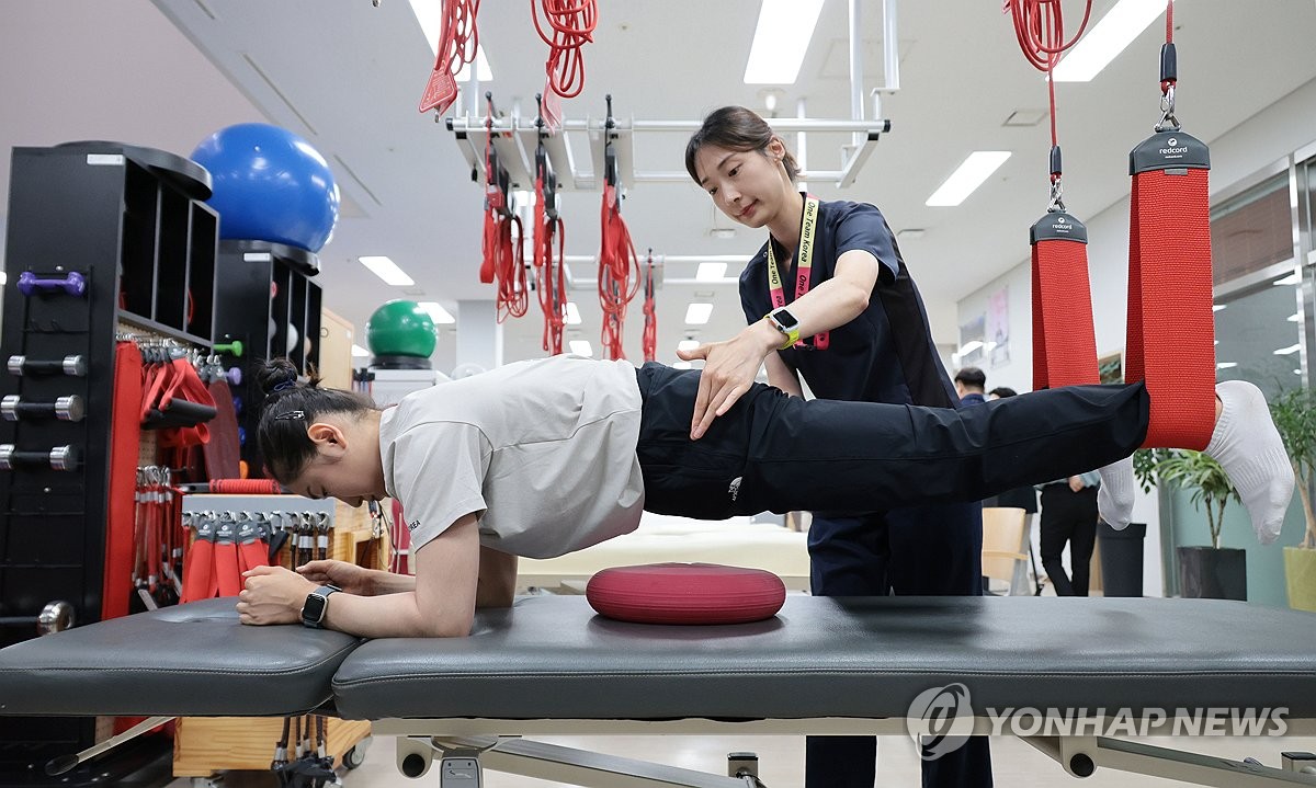 哈曼：很惊讶凯恩缺战后拜仁没让特尔踢中锋，后者可能离队