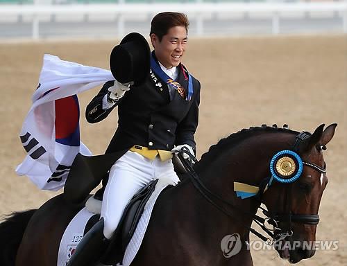 3分钟闪击！莫伦特带球入场，莱切1-0领先蒙扎