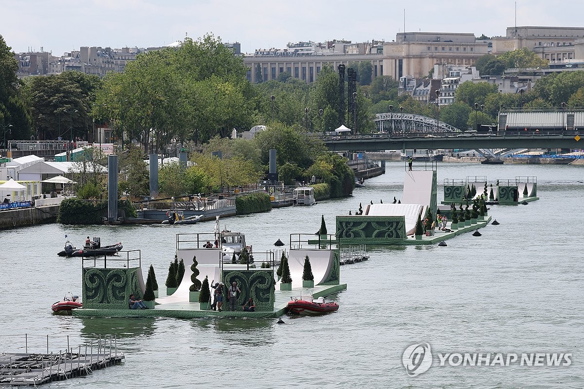 马竞客场绝杀巴萨登顶 赛后苏牙请马竞全队在自家餐厅吃饭